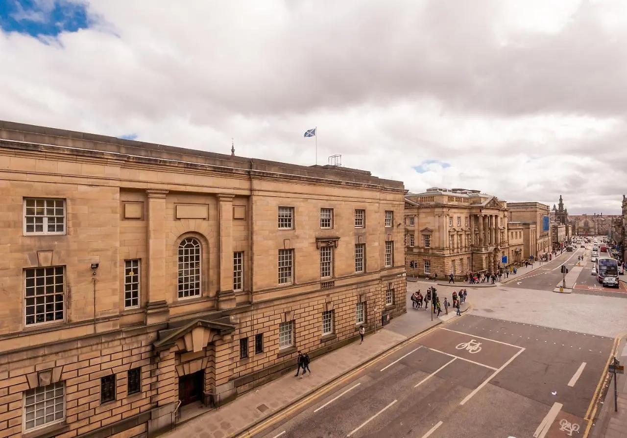 Bank St Royal Mile Apartment Edinburgh