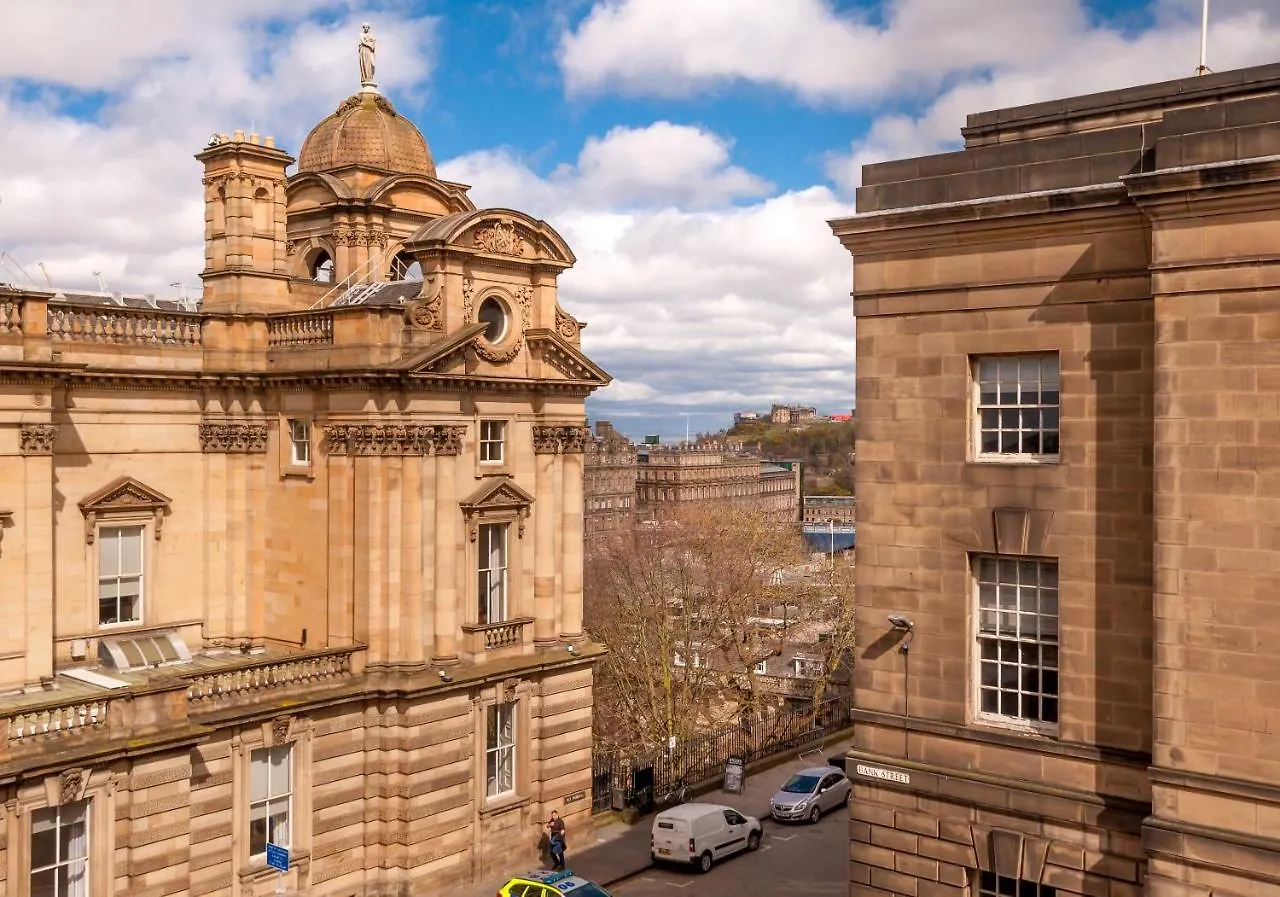 Bank St Royal Mile Apartment Edinburgh