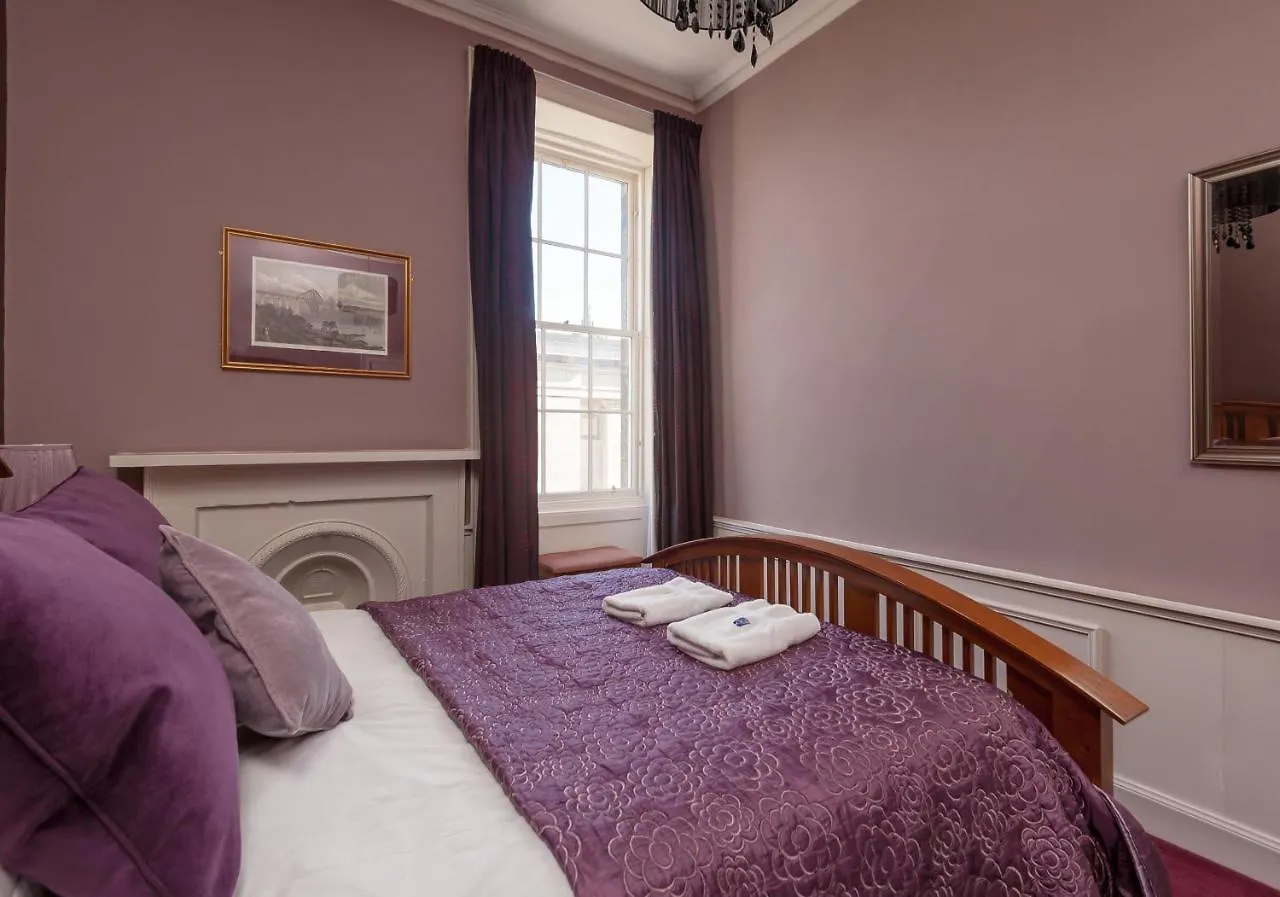Bank St Royal Mile Apartment Edinburgh